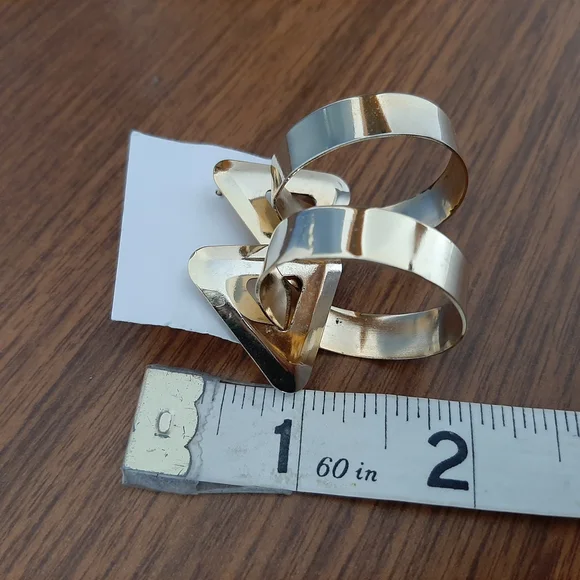 Elegant Gold Triangle Hoop Earrings - Picture 3 of 4